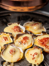 Load image into Gallery viewer, Grilled Cheesy Garlic Butter Scallops (15pcs)
